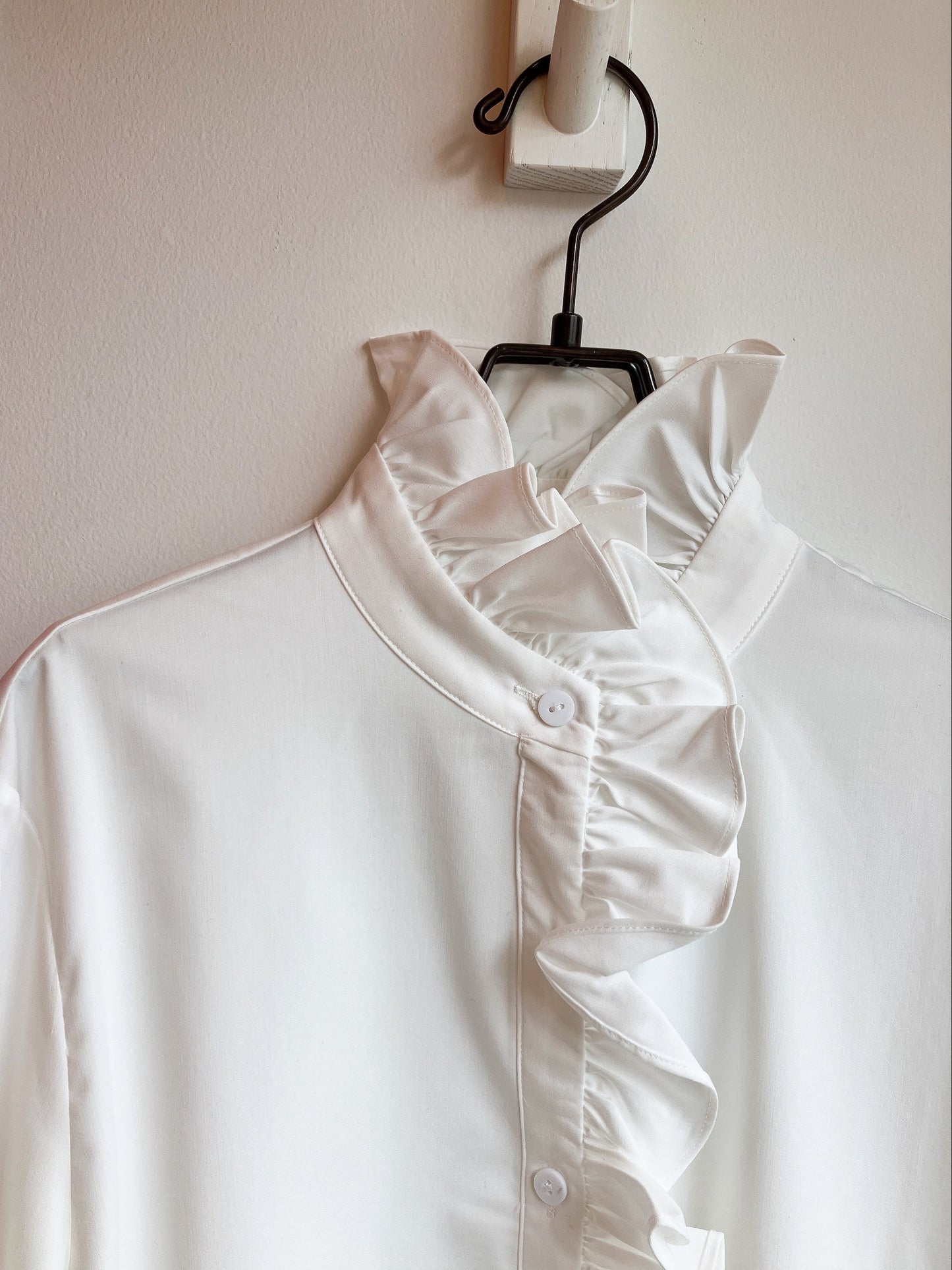 【212Bleecker Luxe】Lily Floral Lace Flare-Sleeve Top White/ラッフルハイネックブラウス