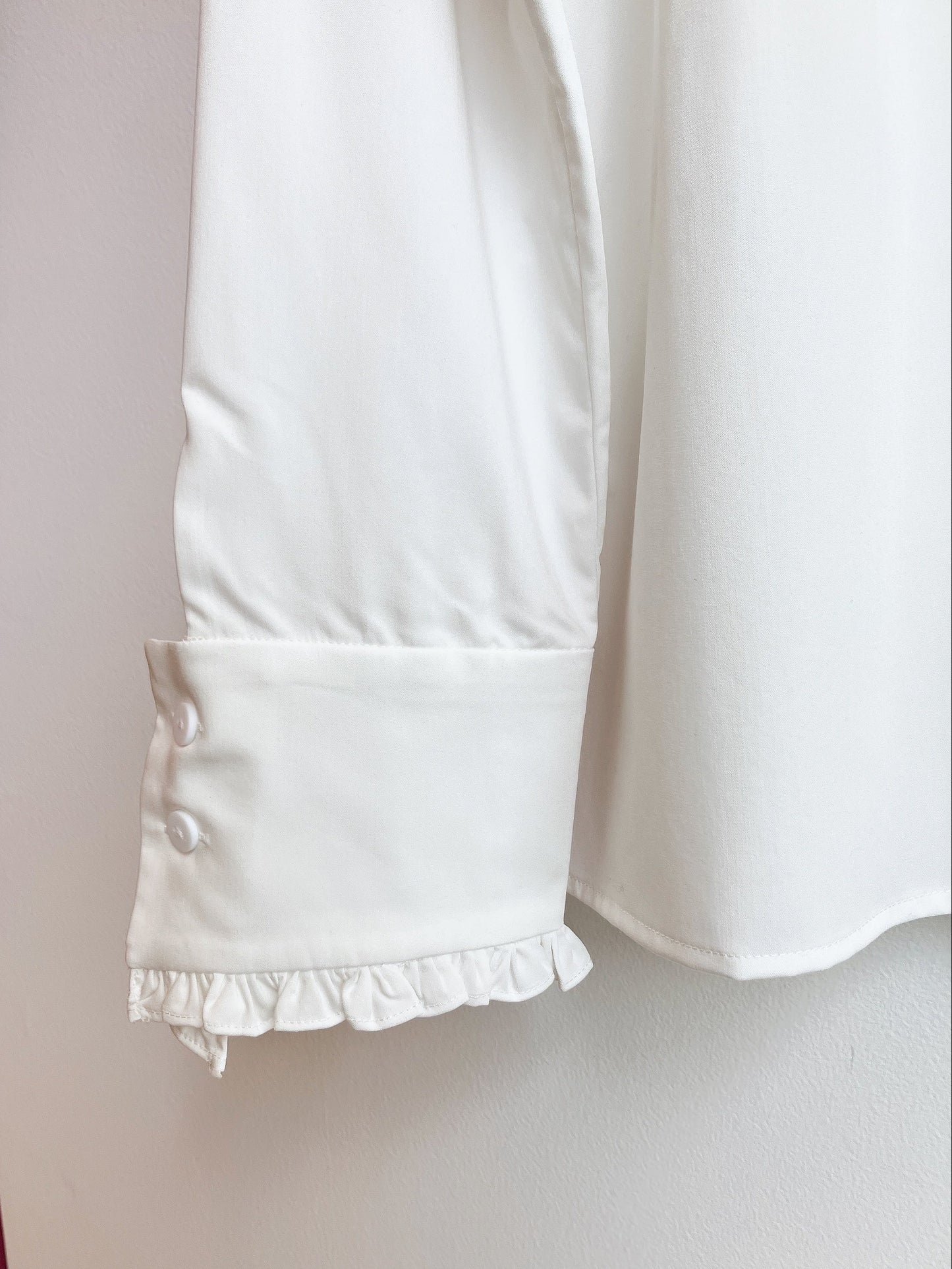 【212Bleecker Luxe】Lily Floral Lace Flare-Sleeve Top White/ラッフルハイネックブラウス