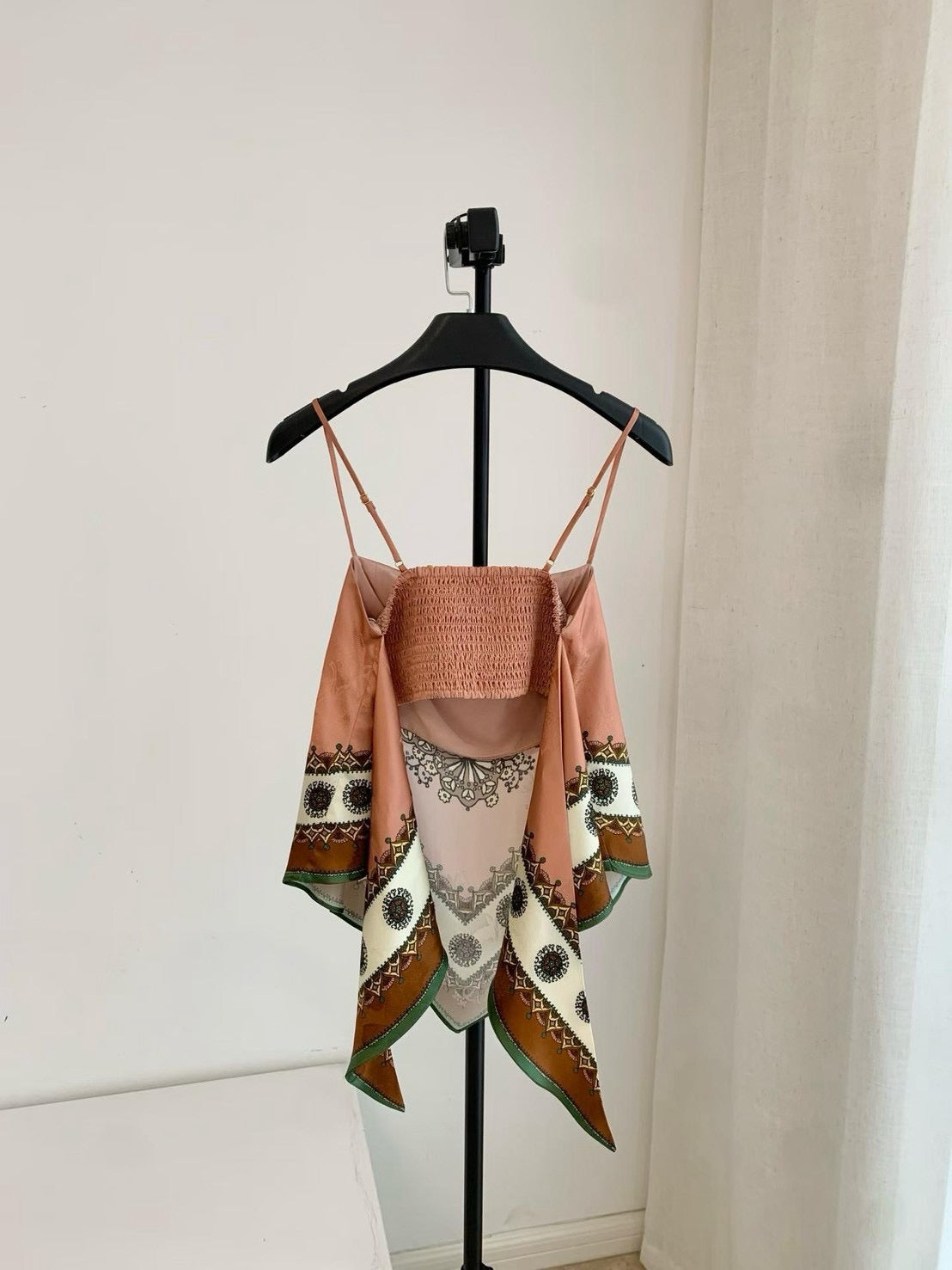【212Bleecker Luxe】ALEMAIS Coral Scarf Camisole