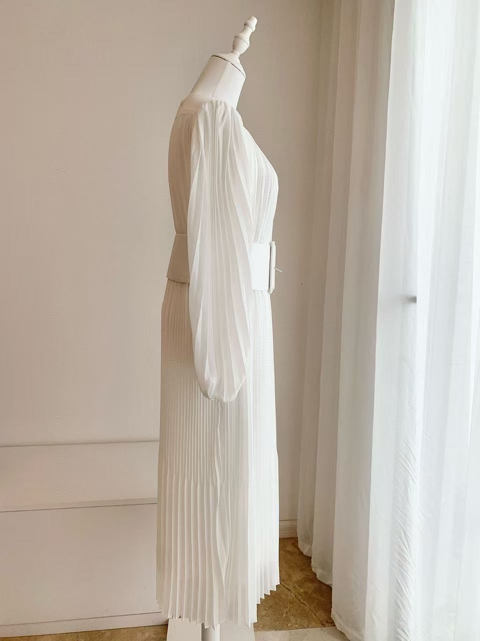 【212bleecker】Elegant White Chiffon Pleated Dress