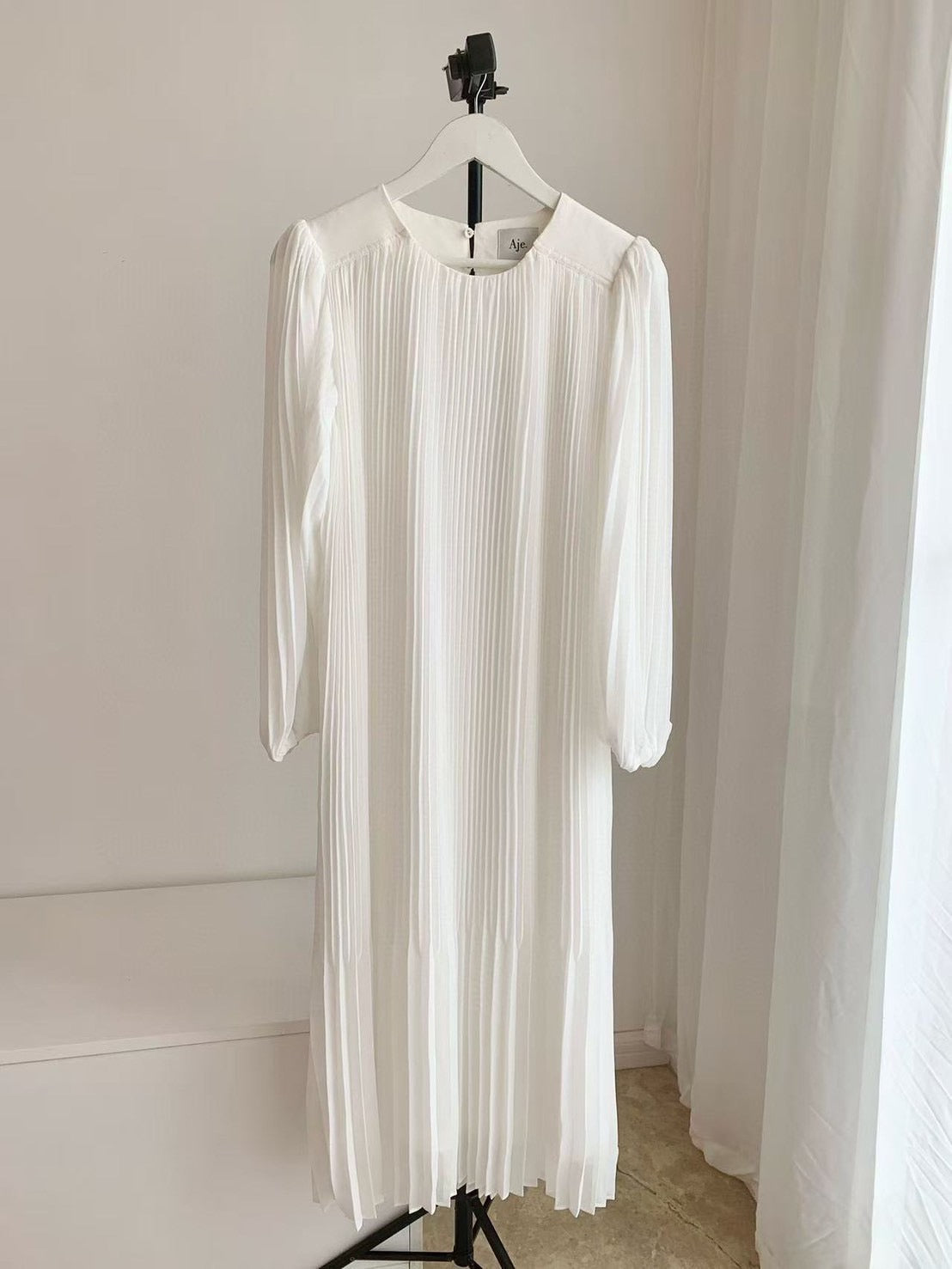 【212bleecker】Elegant White Chiffon Pleated Dress