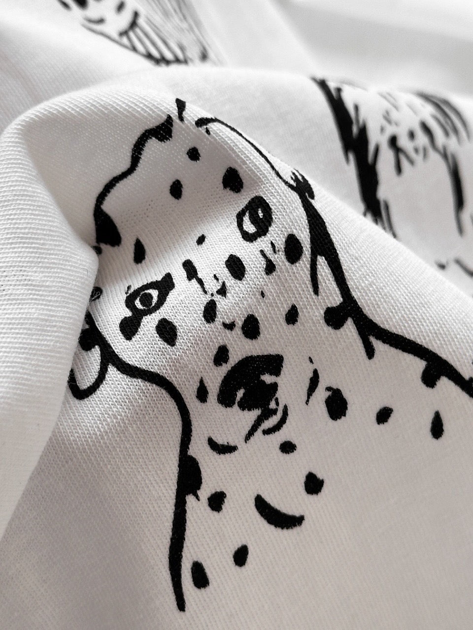 【212bleecker】Hand-Drawn Dogs Print T-Shirt