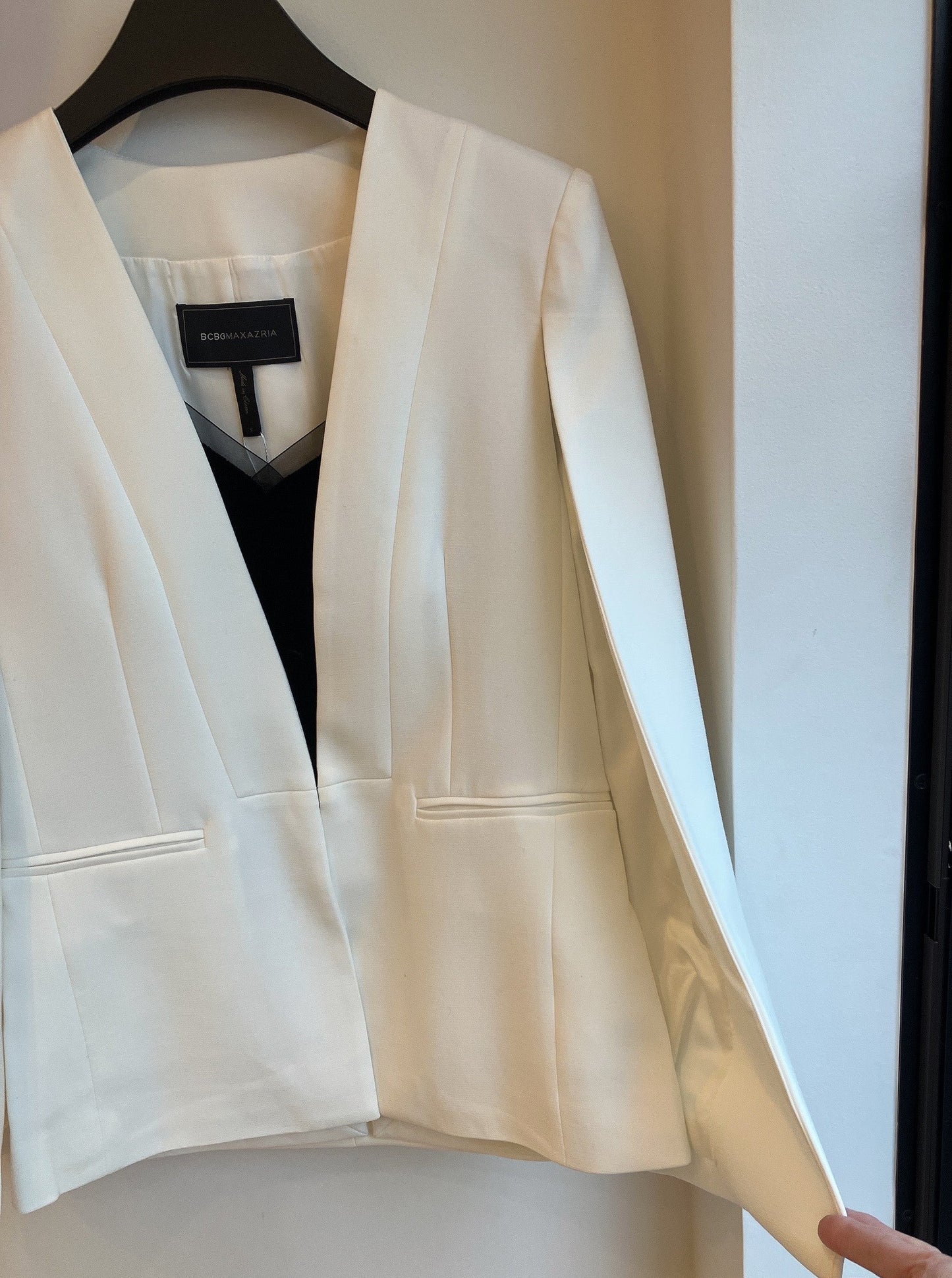 【BCBGMAXAZRIA】SELINA bcbg white tailer jacket/ホワイト ケープスリーブテーラードジャケット