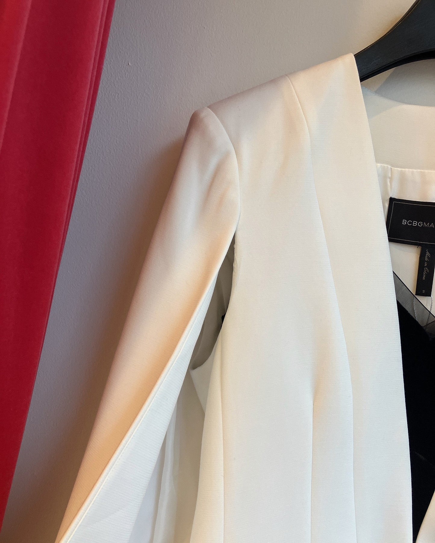 【BCBGMAXAZRIA】SELINA bcbg white tailer jacket/ホワイト ケープスリーブテーラードジャケット