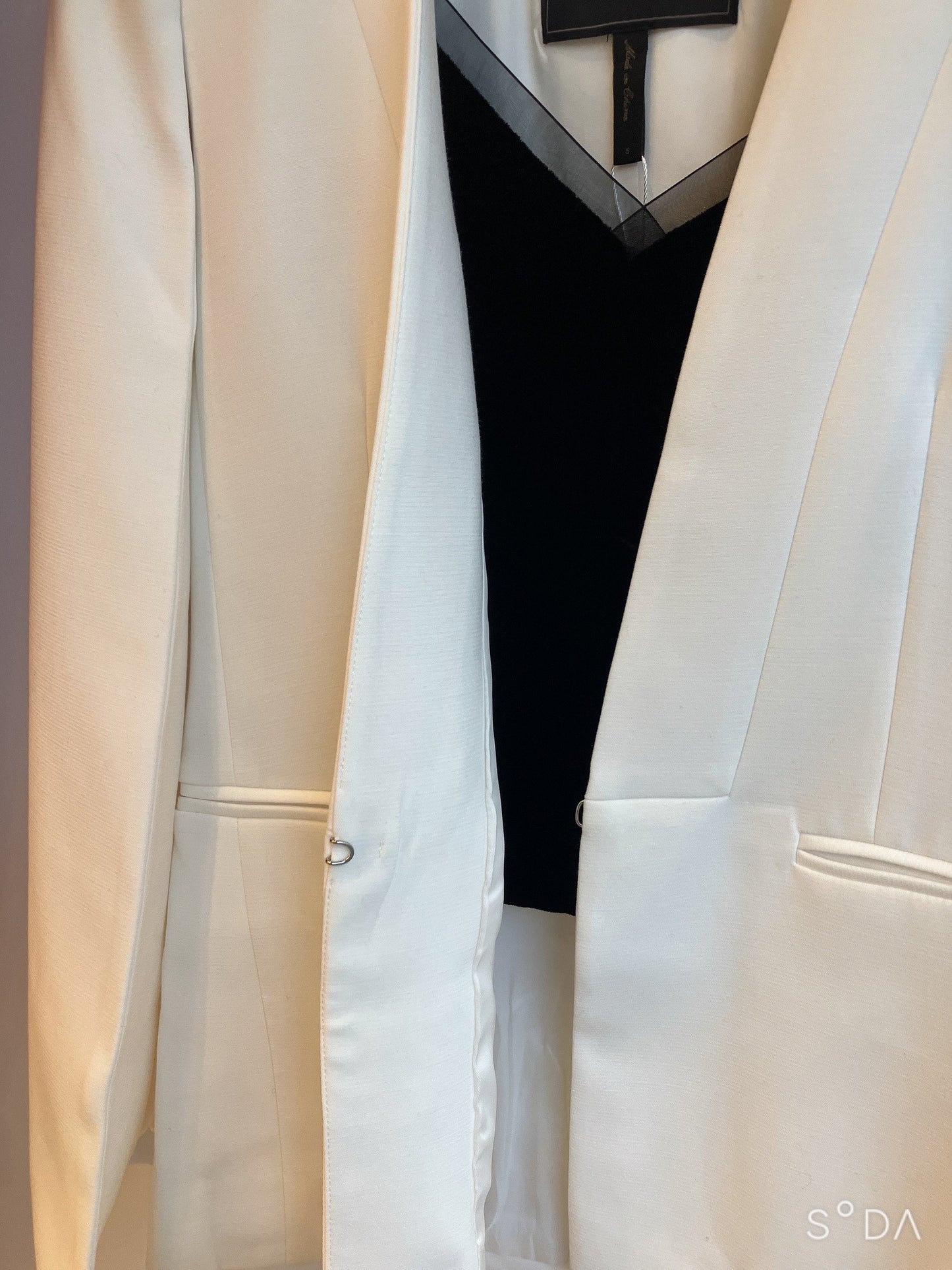 【BCBGMAXAZRIA】SELINA bcbg white tailer jacket/ホワイト ケープスリーブテーラードジャケット