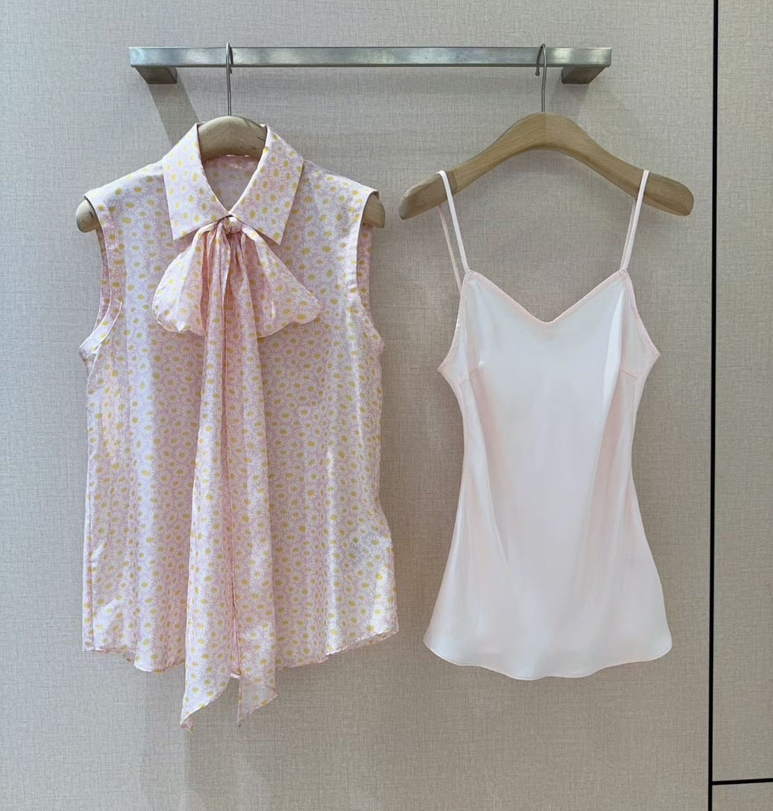 【212Bleecker Luxe】Mirabelle Daisy Bow Blouse(ミラベル・デイジーボウブラウス)