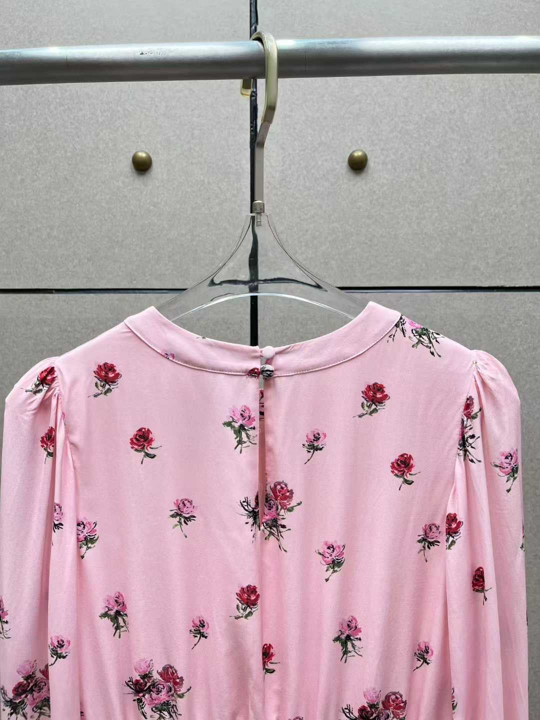 Elise Pink Floral Pleated Dress（エリス・ピンクフローラル・プリーツドレス）