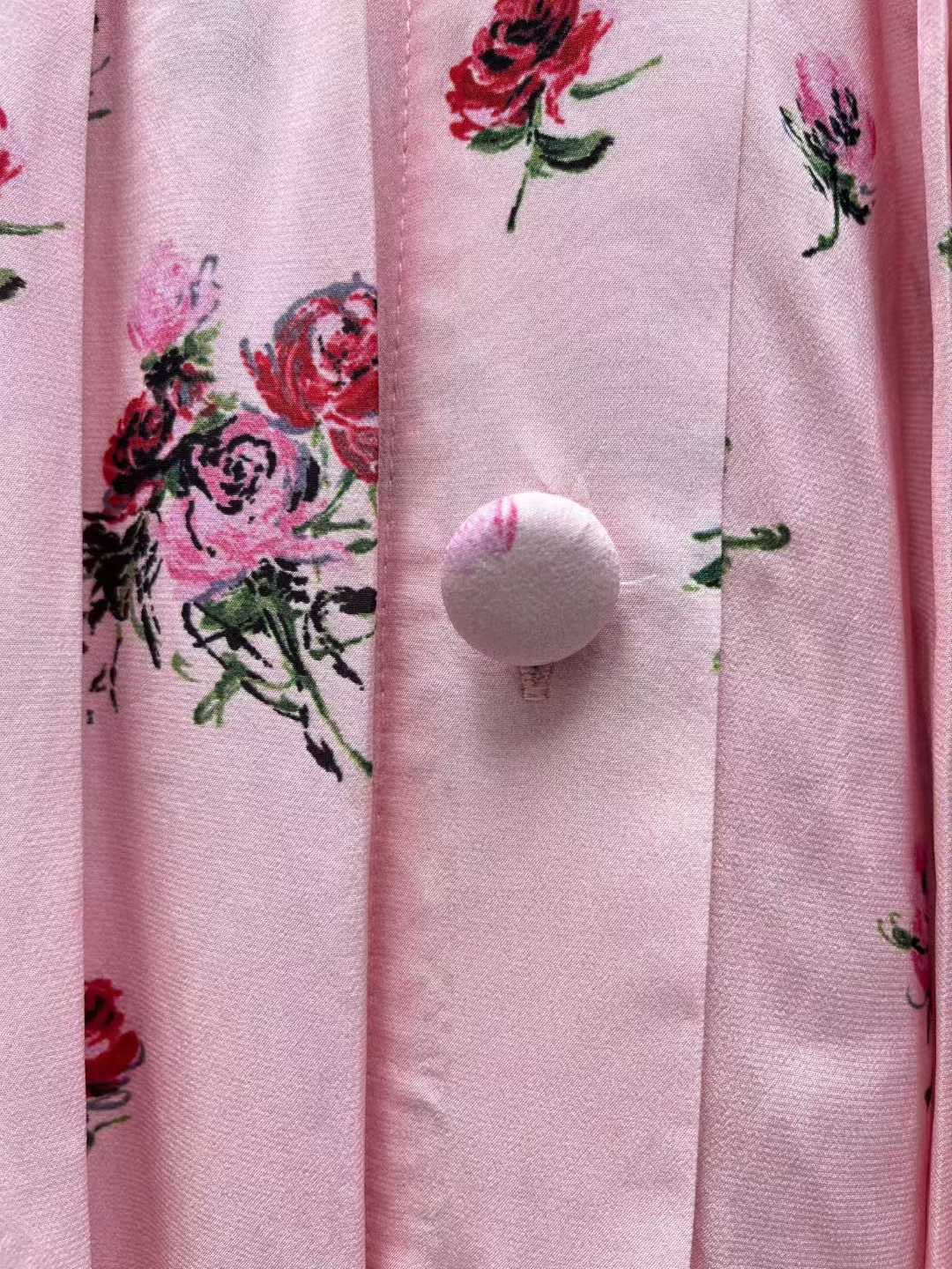 Elise Pink Floral Pleated Dress（エリス・ピンクフローラル・プリーツドレス）