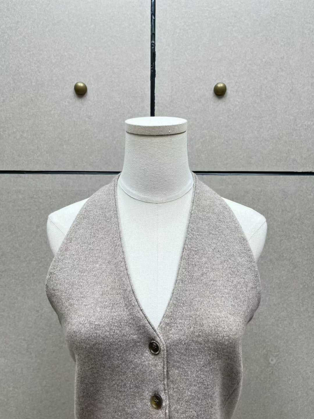 Elise Wool Halter Knit Vest（エリス・ウールハルターニットベスト）