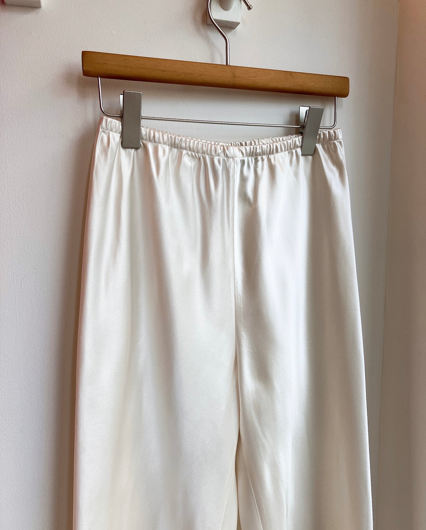 【212Bleecker Luxe】Evelina Satin Flow Pants（エヴェリナ・サテン・フロー・パンツ）