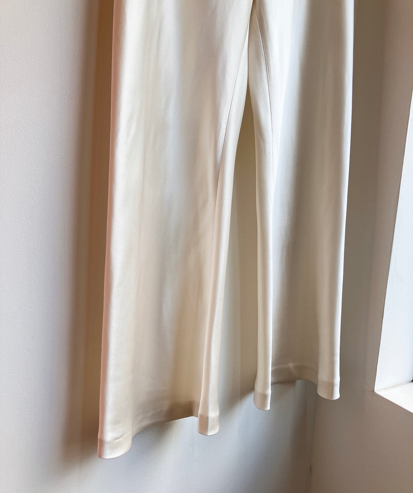 【212Bleecker Luxe】Evelina Satin Flow Pants（エヴェリナ・サテン・フロー・パンツ）