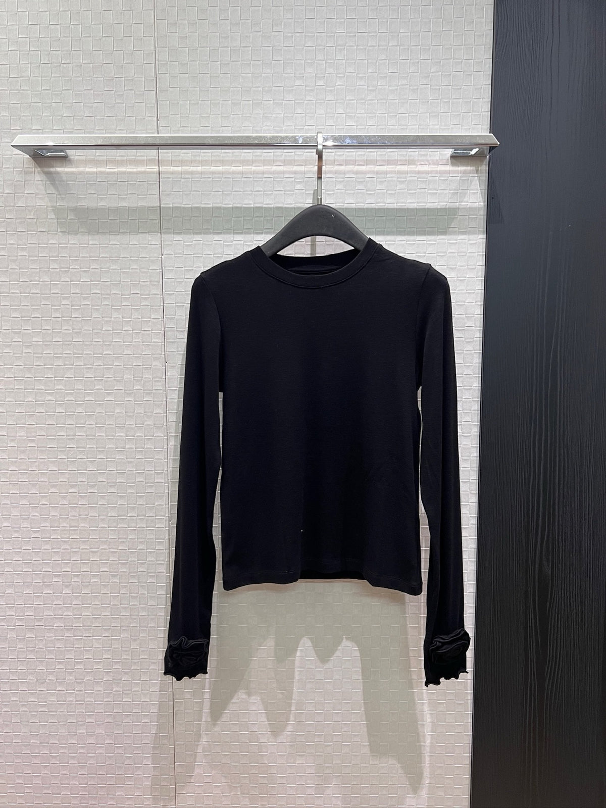 【212Bleecker Luxe】Rosalie Rose Cuff Jersey Top Black