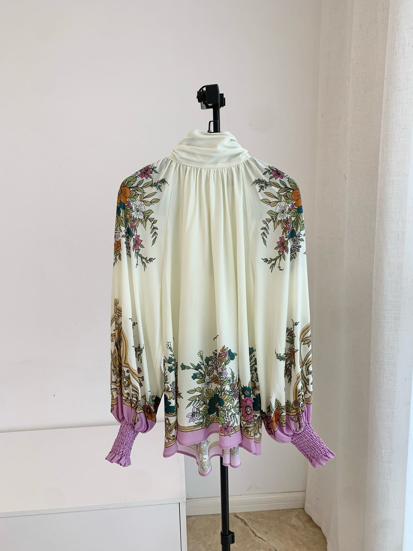 【212Bleecker Luxe】Evelyn Scarf-Print Silk Blend Blouse（エヴリン・スカーフプリント・シルクブレンド・ブラウス）