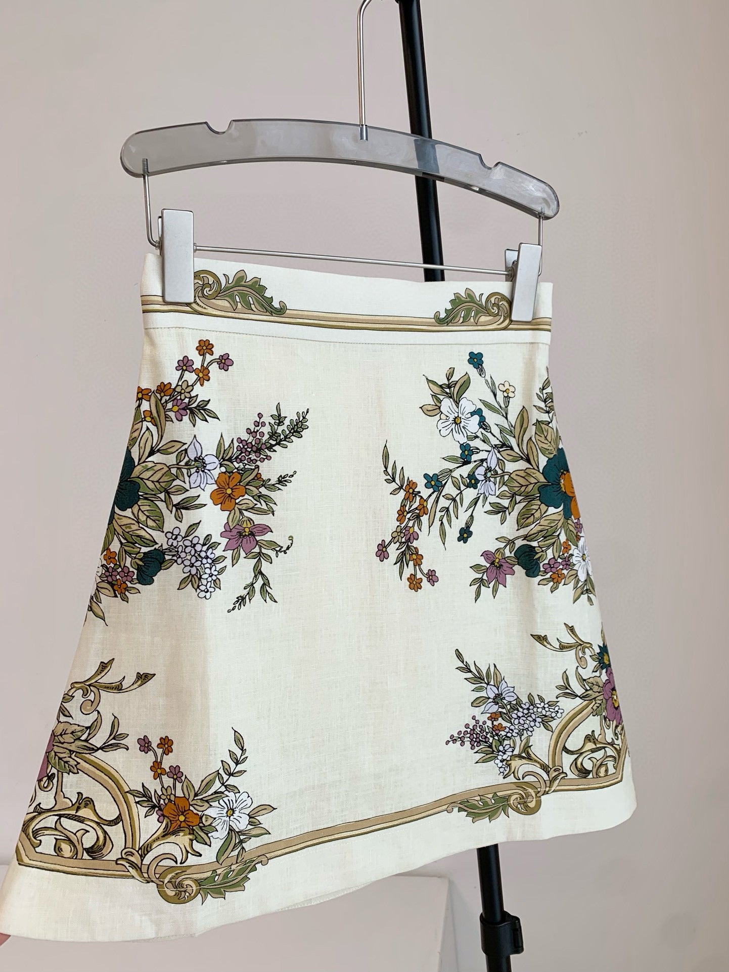 Evelyn Floral Linen Skirt（エヴリン・フローラル・リネン・スカート）