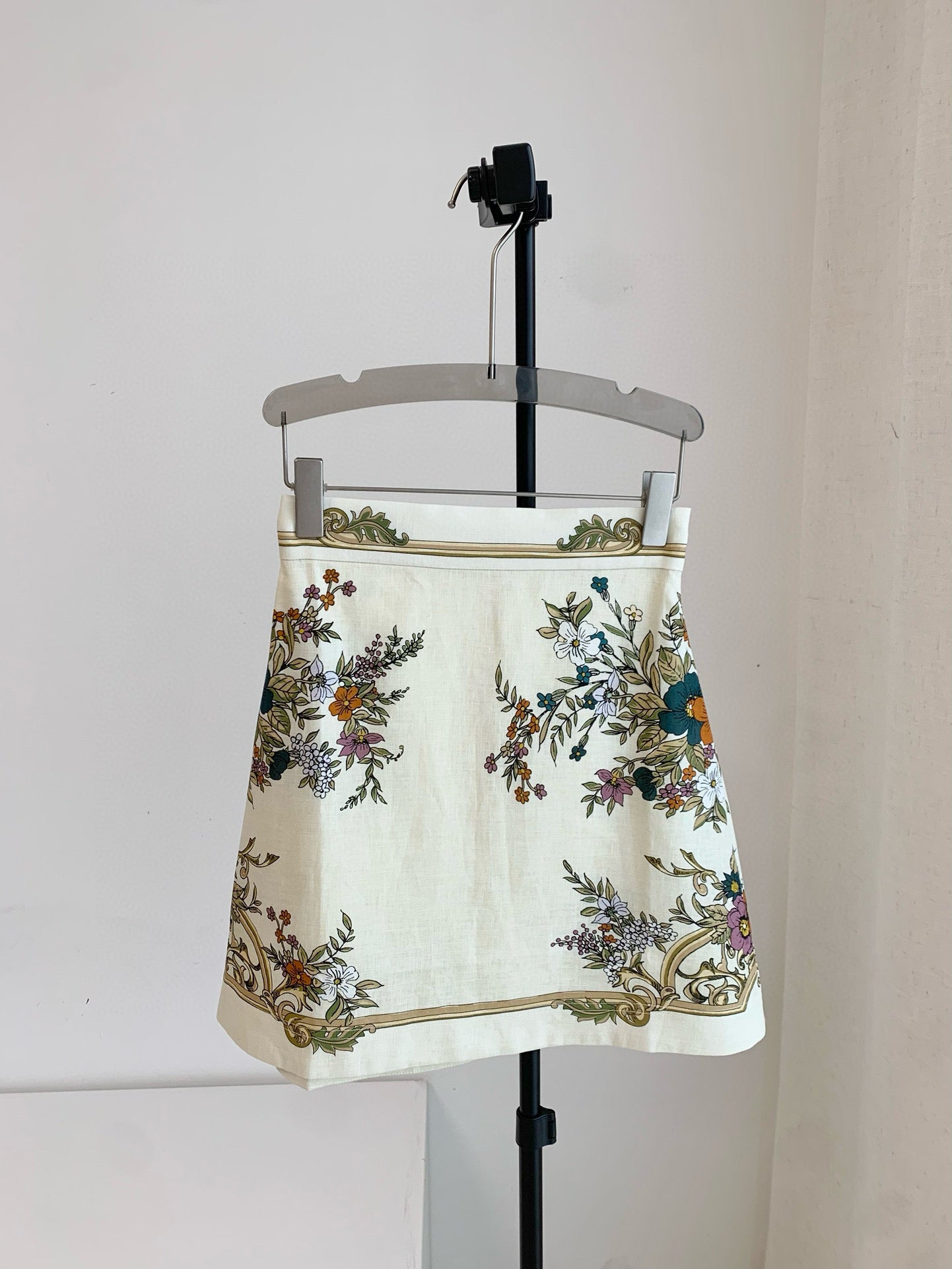 Evelyn Floral Linen Skirt（エヴリン・フローラル・リネン・スカート）
