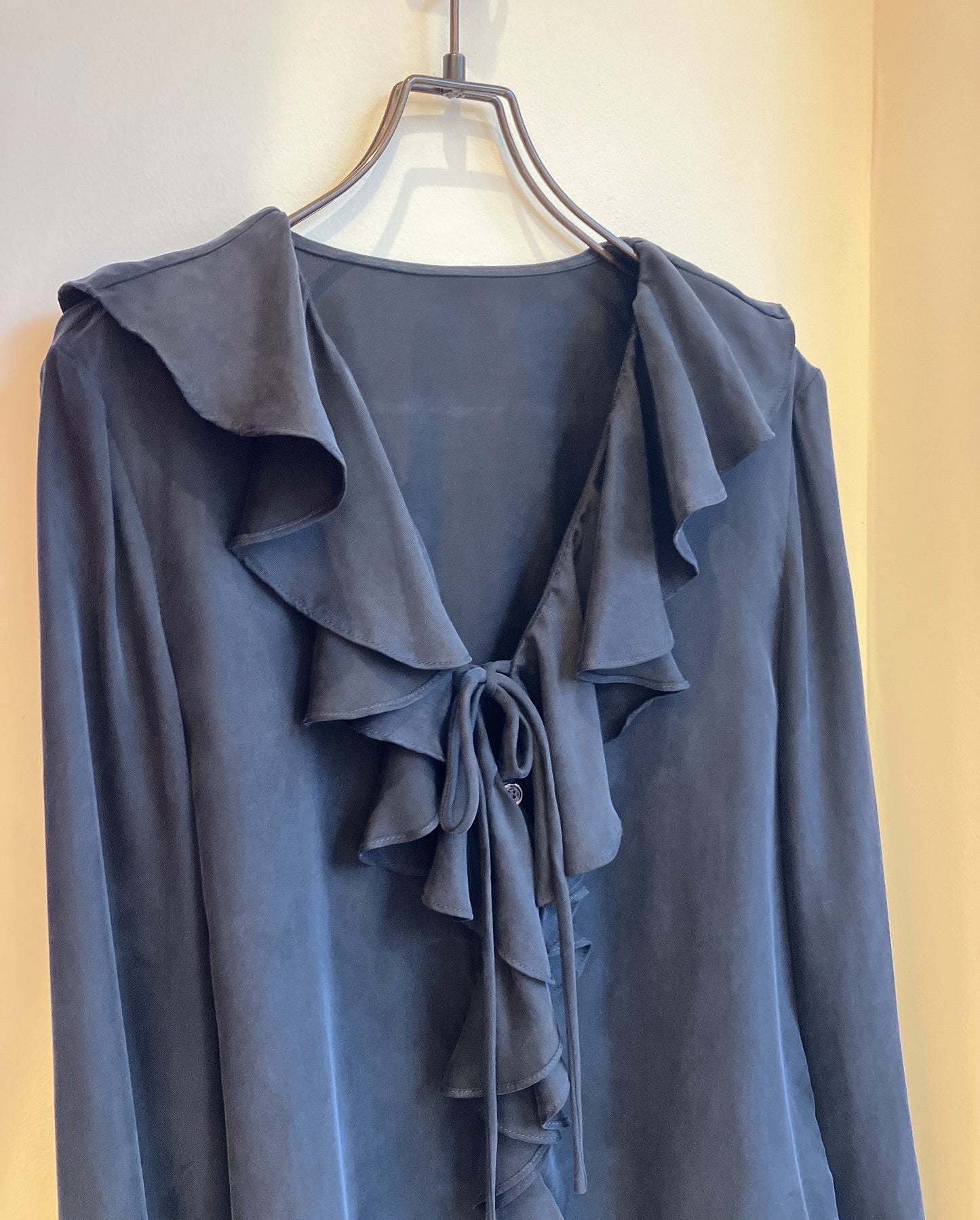 【212bleecker】 Lemon black hingy blouse／ラッフルリボンブラウス