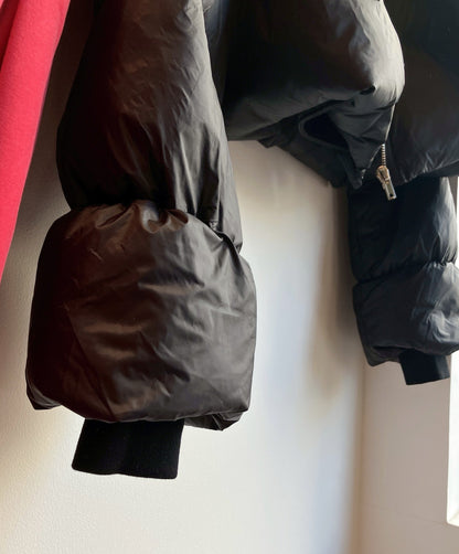 【212Bleecker Luxe】Alexis Sculptural Short Down Jacket（アレクシス スカルプチュラル ショートダウンジャケット）