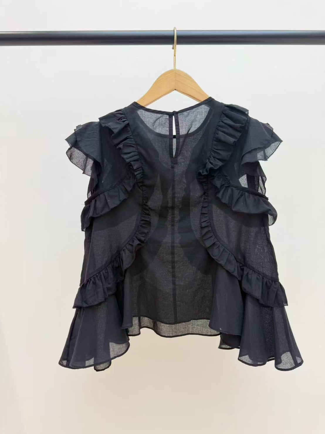 【212Bleecker Luxe】Vera Sheer Ruffle Top（ヴェラ シアー ラッフル トップ）