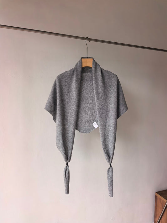【212Bleecker Luxe】 Vespera Cashmere Triangle Shawl（ヴェスペラ カシミヤ トライアングル ショール）